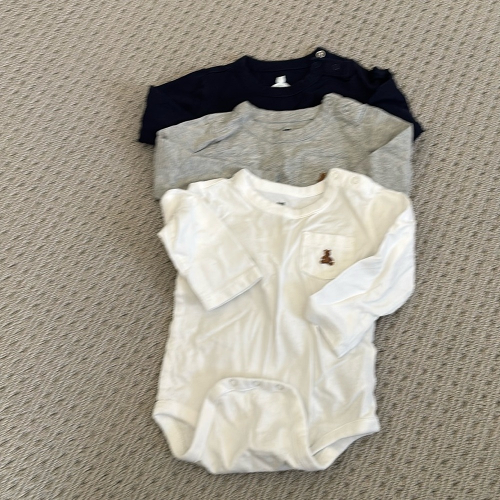 EUC set of 3 cotton pocket long sleeve Gap onesies 6-12 month size